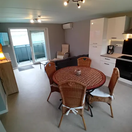 L'evasion Thudinienne, Et *