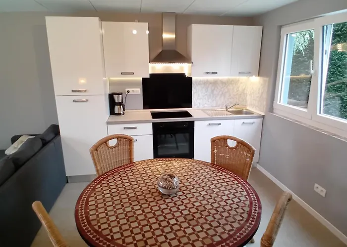 Nyaraló L'evasion Thudinienne, Et